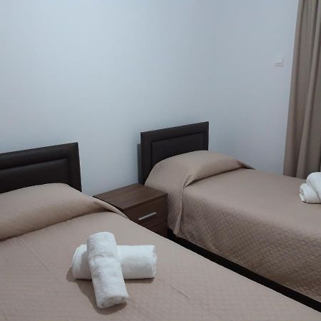 Costas Two-Bedroom Ground Floor Apartment Paphos Extérieur photo