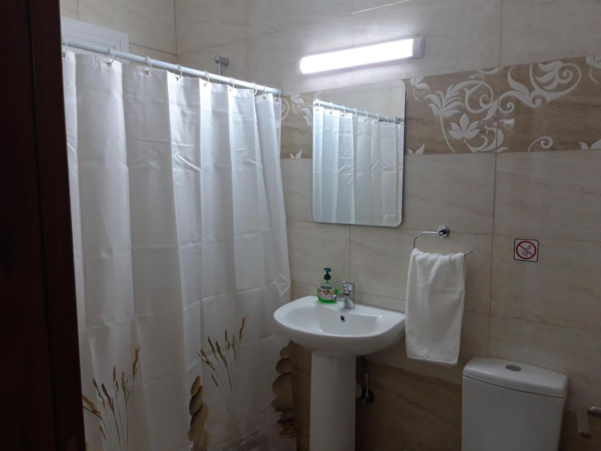 Costas Two-Bedroom Ground Floor Apartment Paphos Extérieur photo