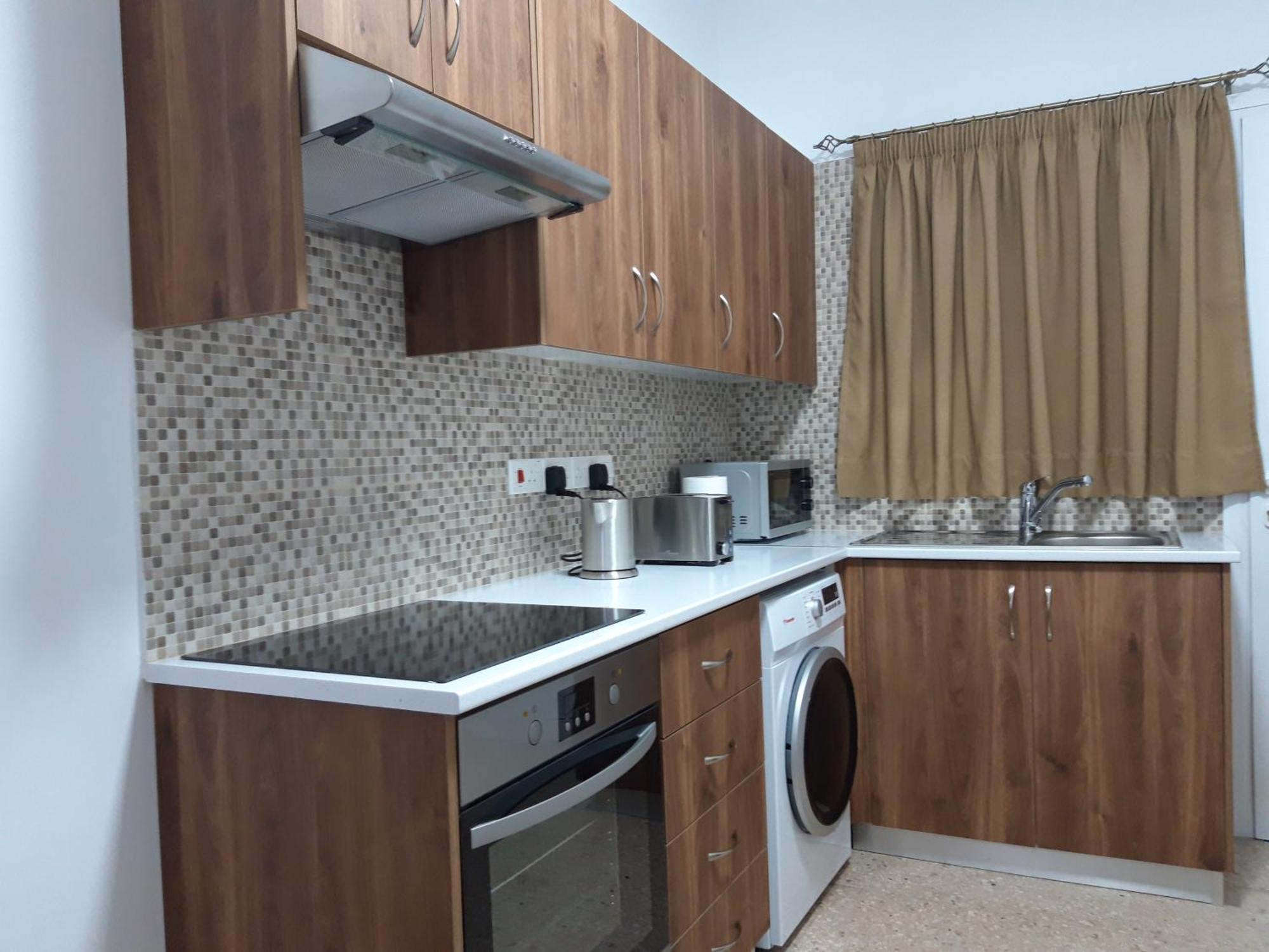 Costas Two-Bedroom Ground Floor Apartment Paphos Extérieur photo
