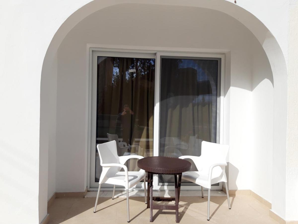 Costas Two-Bedroom Ground Floor Apartment Paphos Extérieur photo